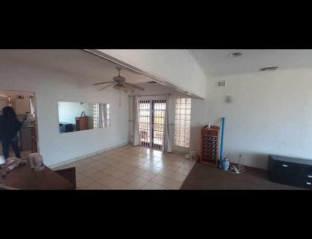 3 BEDROOM FREEHOLD FOR SALE IN GLENMORE